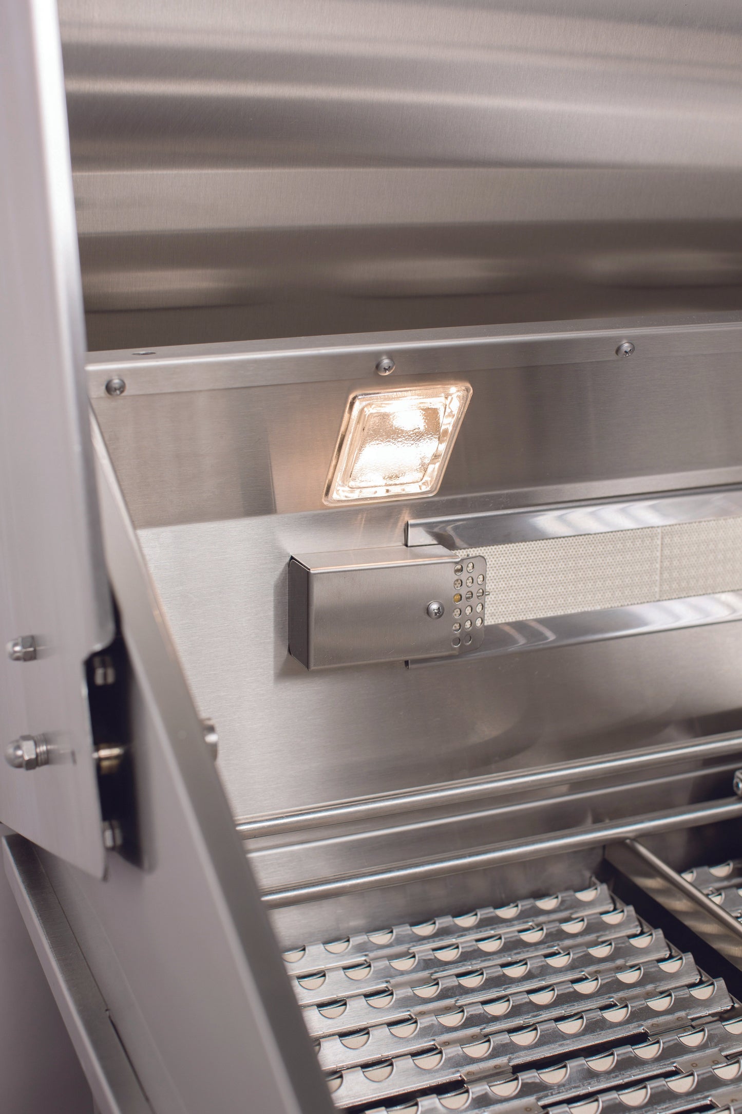 Capital Built-In Natural Gas BBQ with Solid Flat Plate ACG40RBI1N