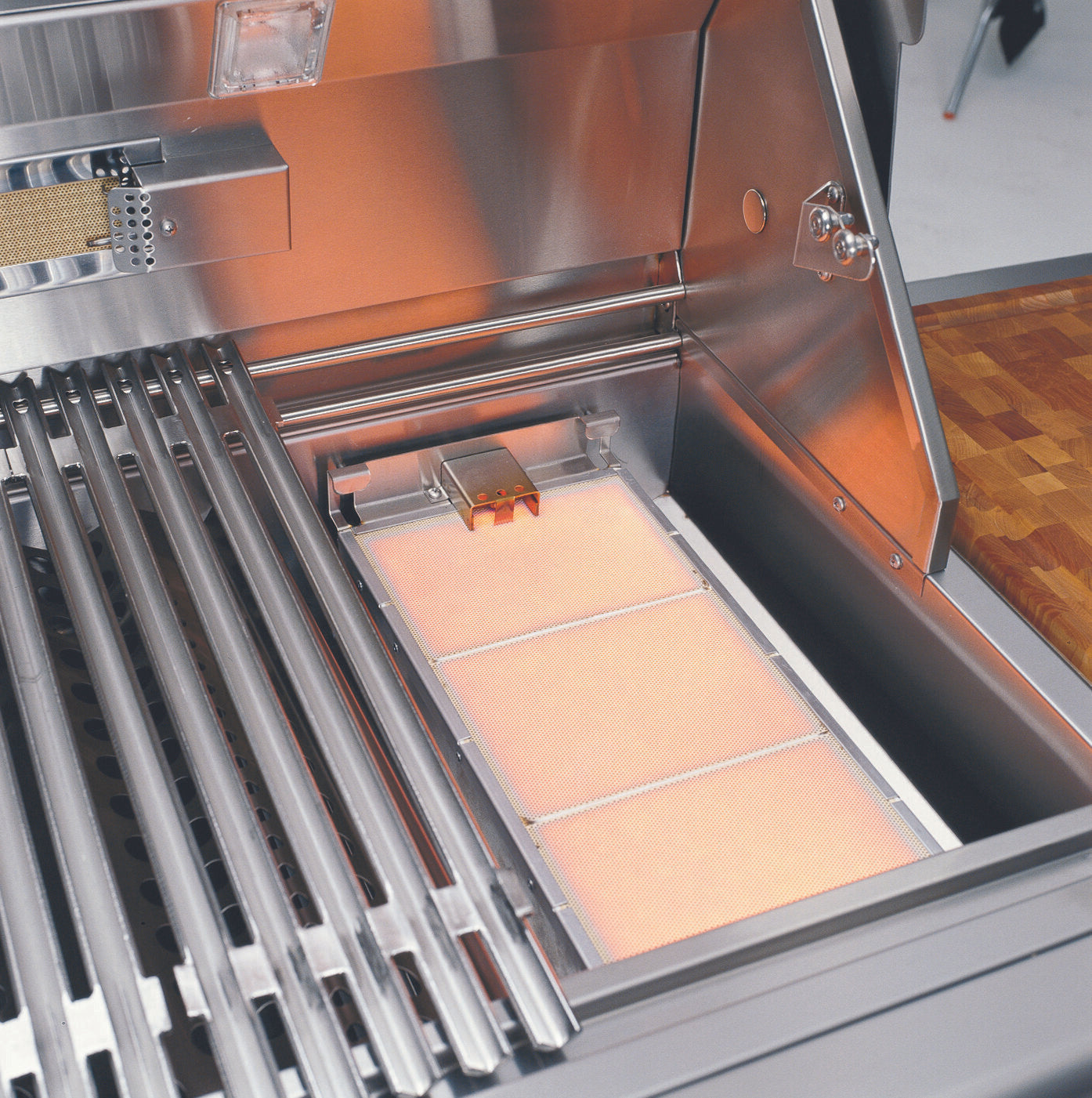 Capital Built-In Natural Gas BBQ with Solid Flat Plate ACG40RBI1N