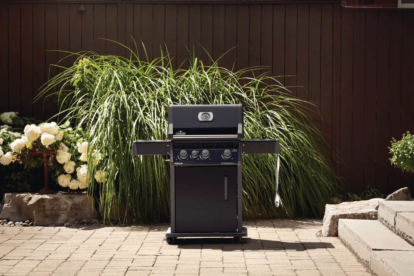 Napoleon Rogue XT 425 SB Black LPG BBQ RXT425SBPK-1-AU